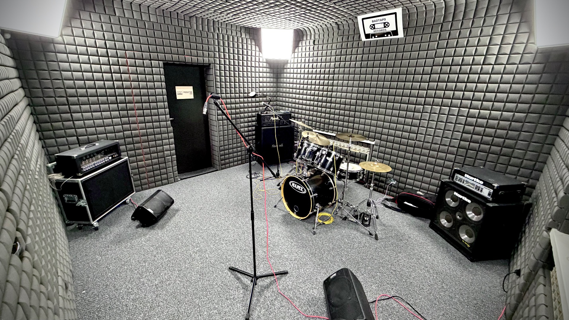Live Room - sala prób/sala nagraniowa w BADTAPE RECORDS – sala prób Warszawa