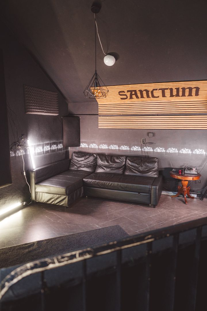 Góra - Ćwiczenie wokalu w Sanctum Sound – sala prób Warszawa, Praga